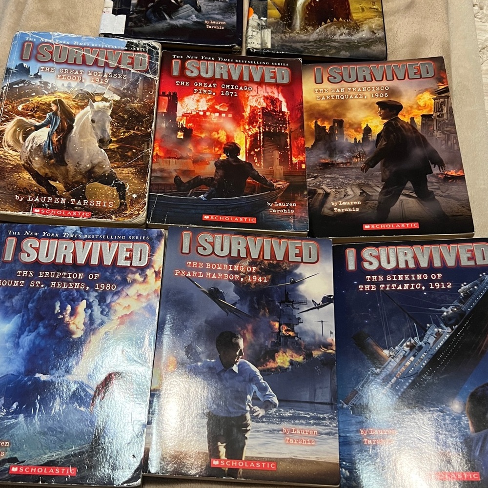 I Survived Book Collection - Picture 2 of 10